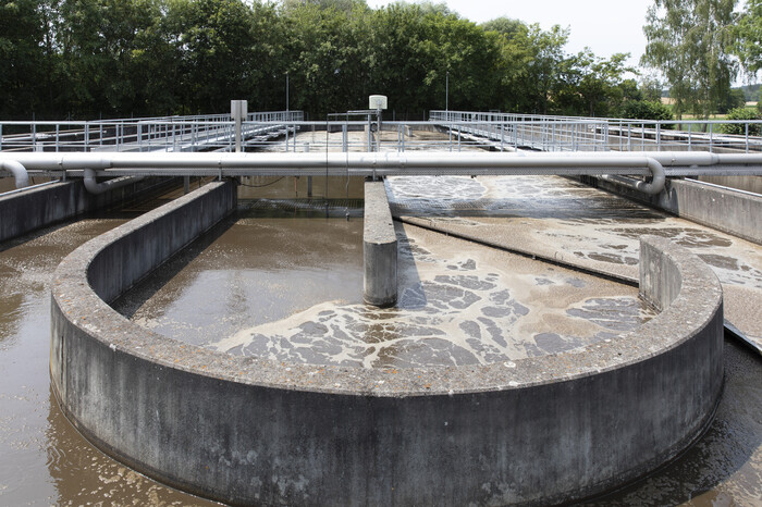 Supplying micro-organisms in aeration tanks with oxygen.