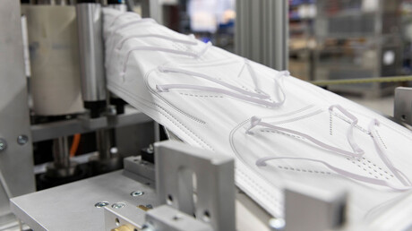 在 Unimatic 生产中的 FFP2 防护口罩。